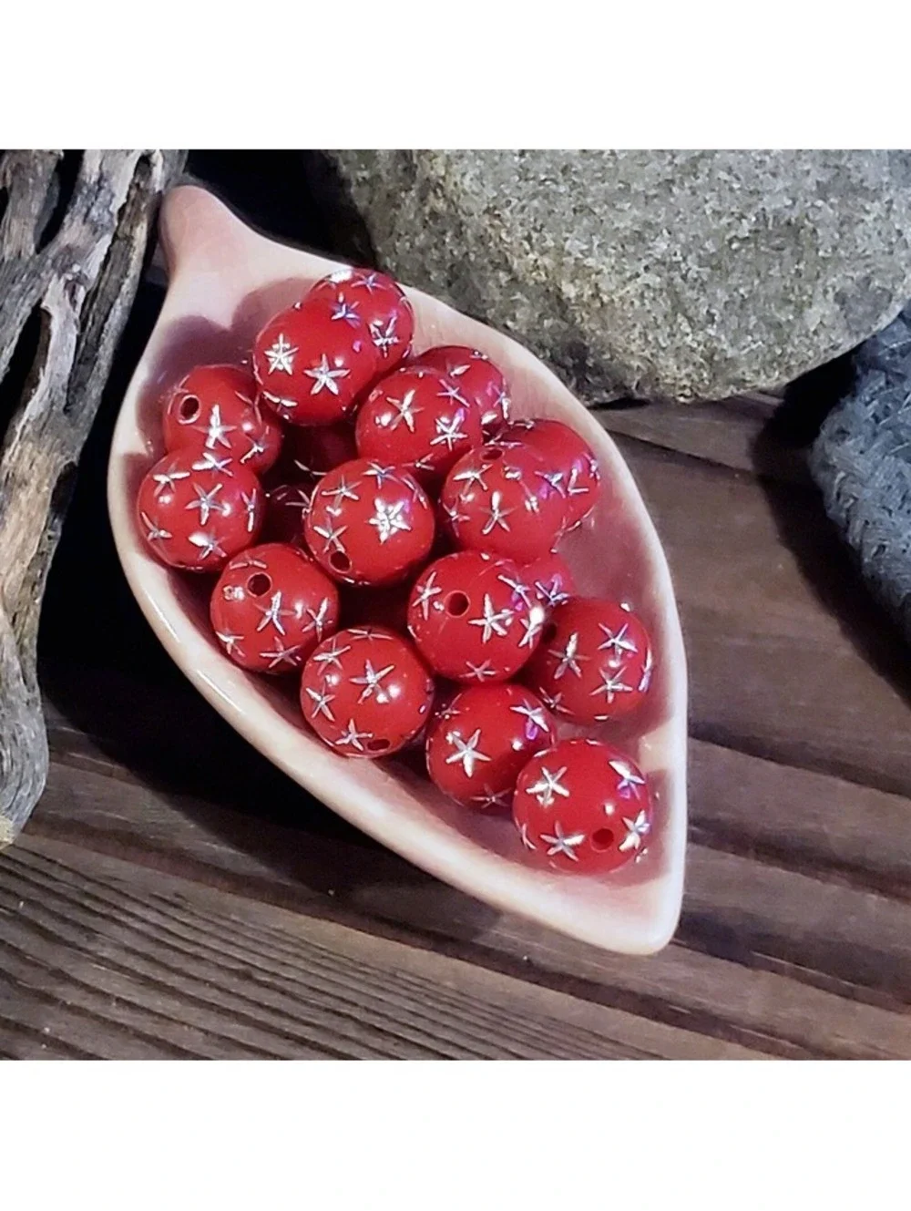 10 Vintage Retro Red & Silver Stars 12mm Round Acrylic Shabby Chic Beads
